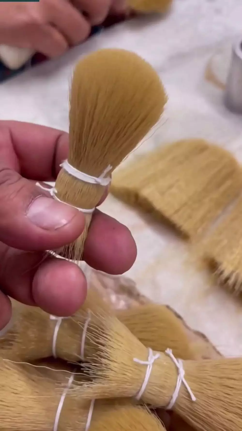 Potret pembuatan brush makeup berbagai sumber Potret pembuatan brush makeup berbagai sumber