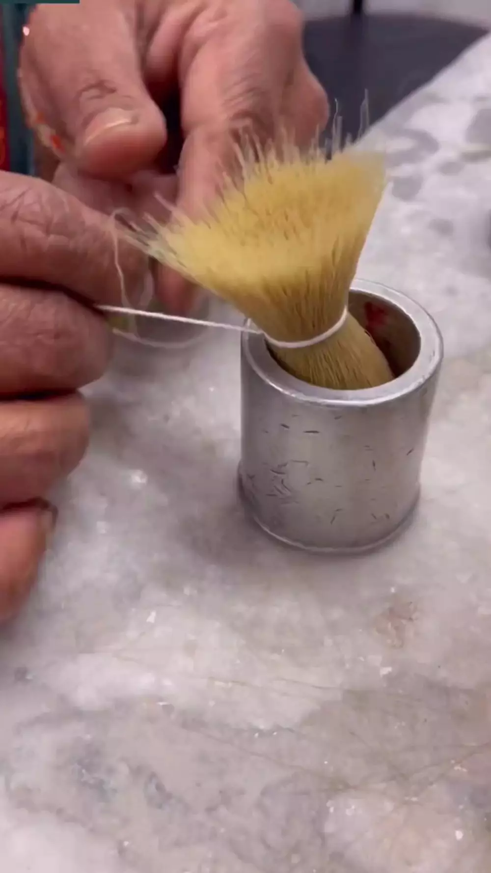 Potret pembuatan brush makeup berbagai sumber Potret pembuatan brush makeup berbagai sumber