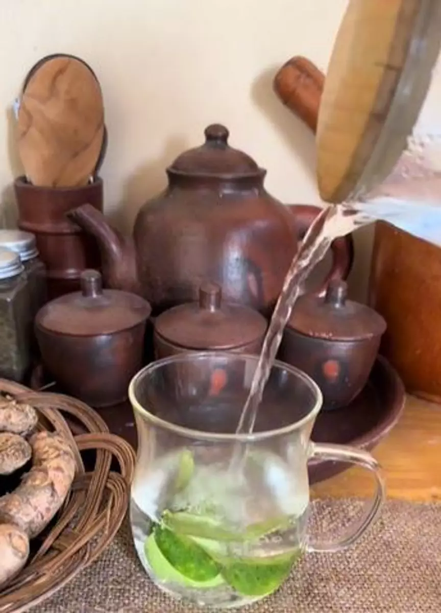 Daun jeruk bisa hilangkan bau mulut dan sakit gigi Berbagai sumber