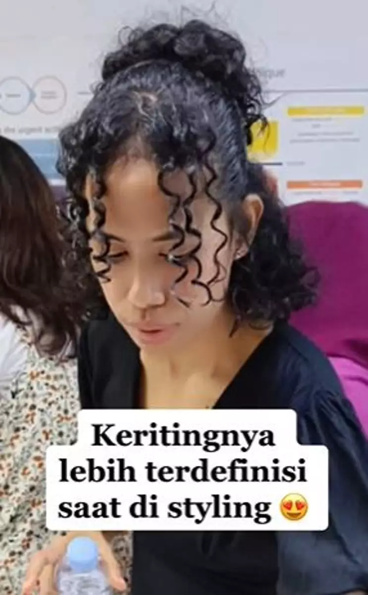 Cewek rebonding rambut hasilnya malah rapuh, ini cara merawatnya TikTok