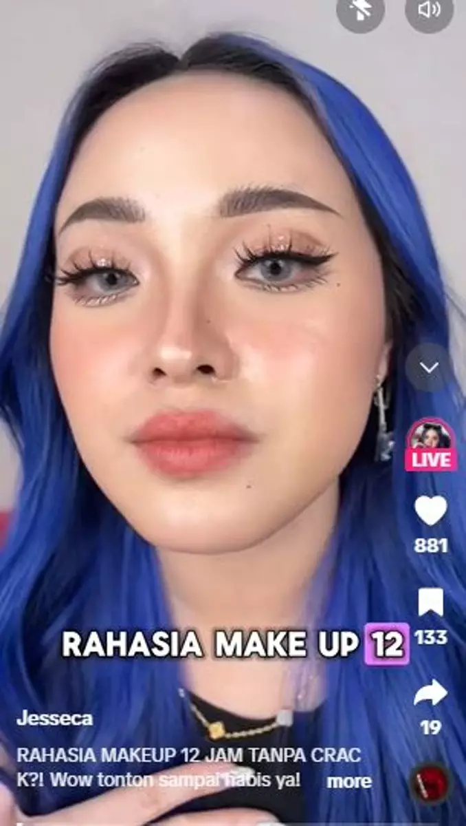 Review bedak padat viral Make Over diklaim antiluntur 24 jam Berbagai sumber Review bedak padat viral Make Over diklaim antiluntur 24 jam Berbagai sumber