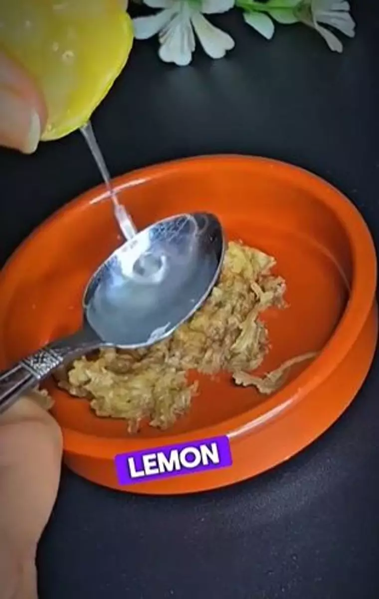 Buah rasa asam bisa putihkan gigi kuning dan atasi bau mulut tak sedap Berbagai sumber