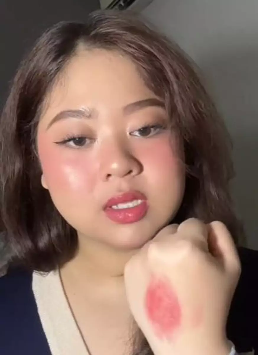 Review hydrating balm Sea Makeup yang diklaim pigmented Berbagai sumber