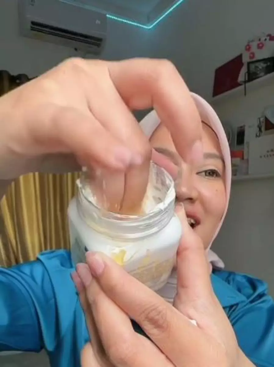 Body lotion pemutih dan Mimi White Body Serum bikin kulit cerah merata Berbagai sumber Body lotion pemutih dan Mimi White Body Serum bikin kulit cerah merata Berbagai sumber