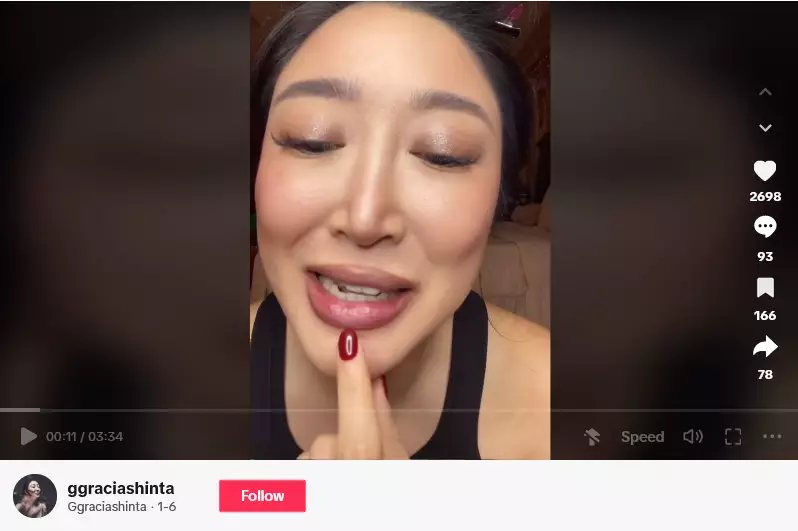 wanita coba produk lip balm alergi © 2024 TikTok