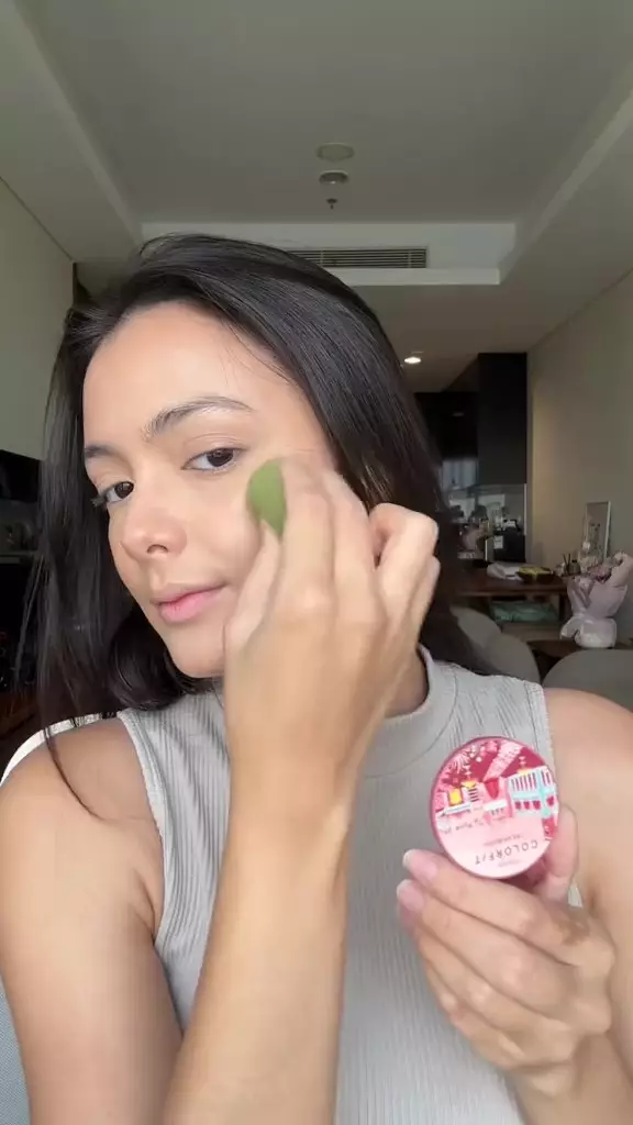 Amanda Rawles makeup  berbagai sumber Amanda Rawles makeup  berbagai sumber