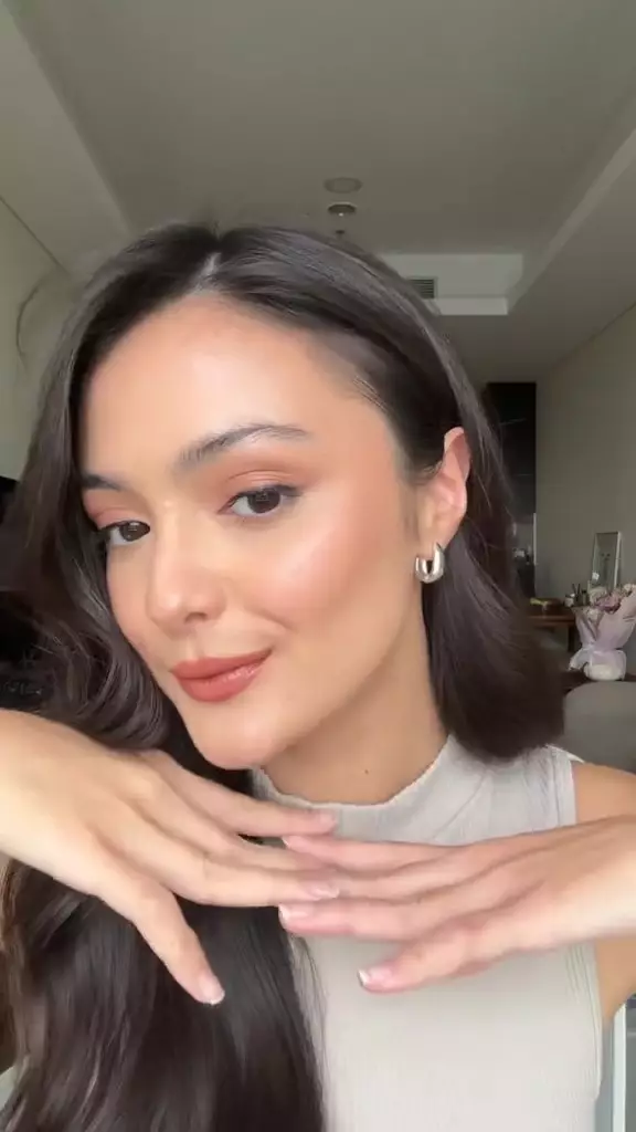 Amanda Rawles makeup  berbagai sumber Amanda Rawles makeup  berbagai sumber
