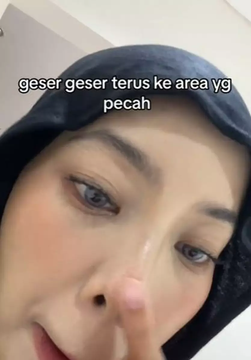 Trik atasi makeup crack di area hidung pakai air keran TikTok Trik atasi makeup crack di area hidung pakai air keran TikTok