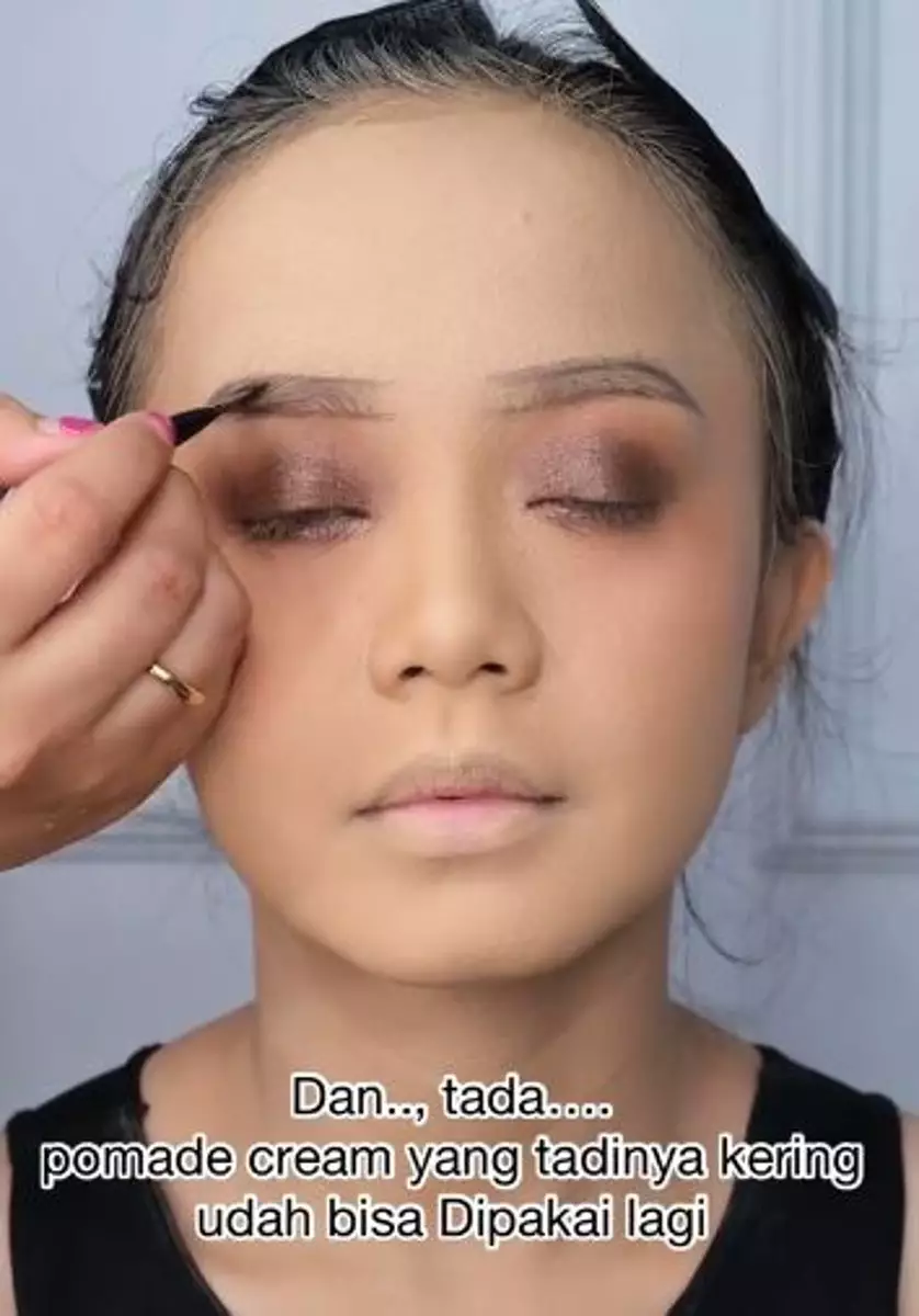 Perbaiki eyebrow gel kering cuma pakai 1 produk skincare TikTok Perbaiki eyebrow gel kering cuma pakai 1 produk skincare TikTok