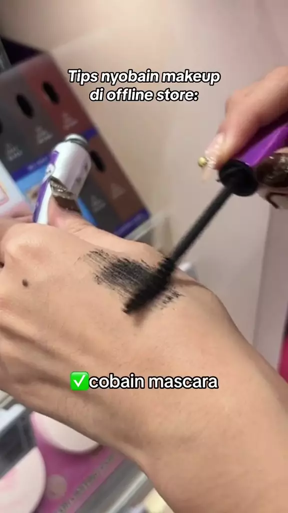 trik coba sampel makeup baru © 2024 TikTok