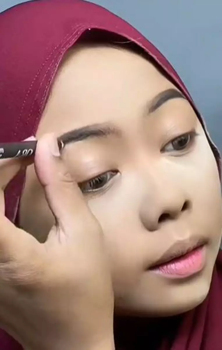 Hasil riasan cewek modal Rp 100 ribu bak pakai produk high-end TikTok Hasil riasan cewek modal Rp 100 ribu bak pakai produk high-end TikTok