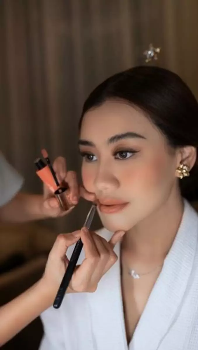 Detail makeup prewedding Aaliyah Massaid cuma andalkan produk lokal Berbagai sumber Detail makeup prewedding Aaliyah Massaid cuma andalkan produk lokal Berbagai sumber
