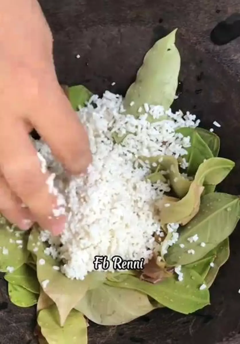 Trik bikin wajah mulus bebas jerawat pakai bedak dingin khas Dayak TikTok Trik bikin wajah mulus bebas jerawat pakai bedak dingin khas Dayak TikTok