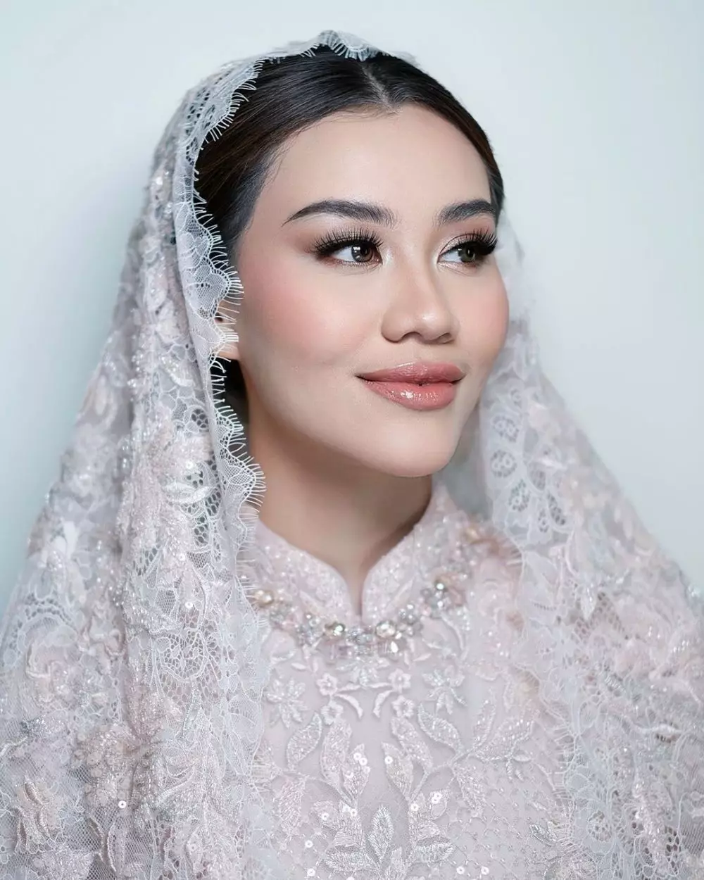 Detail makeup Aaliyah Massaid saat pengajian berbagai sumber Detail makeup Aaliyah Massaid saat pengajian berbagai sumber