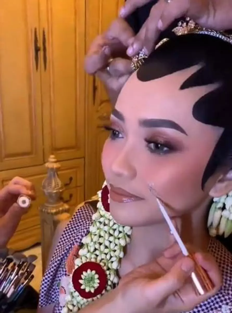 MUA ini ikuti hack TikTok hilangkan coretan eyeliner berakhir zonk TikTok MUA ini ikuti hack TikTok hilangkan coretan eyeliner berakhir zonk TikTok