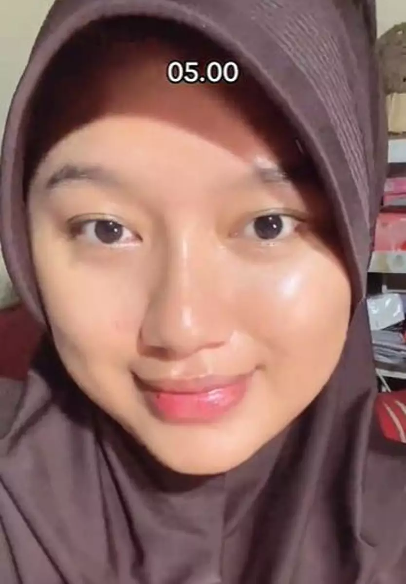 Rahasia bikin wajah glowing ala glass skin cuma pakai 1 produk skincare TikTok