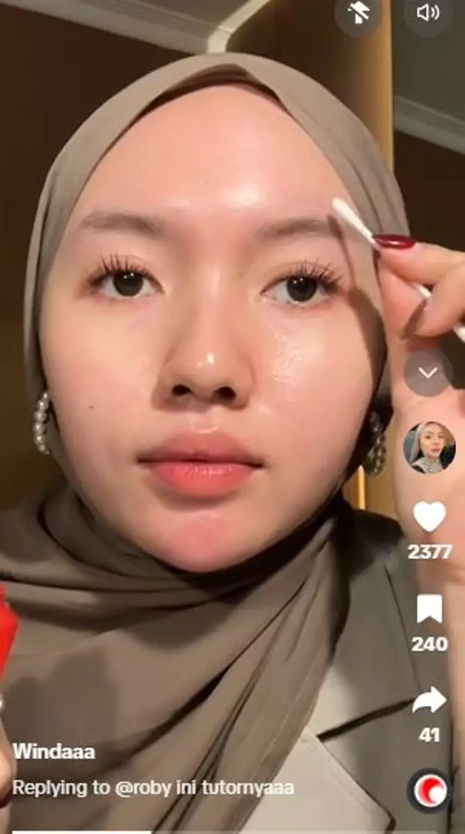 Beauty hack semir rambut alis bikin wajah tampak lebih cerah TikTok Beauty hack semir rambut alis bikin wajah tampak lebih cerah TikTok