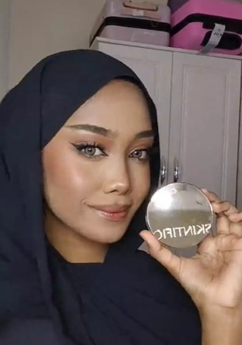 Transformasi makeup cewek kulit sawo matang & bermata panda manglingi TikTok Transformasi makeup cewek kulit sawo matang & bermata panda manglingi TikTok