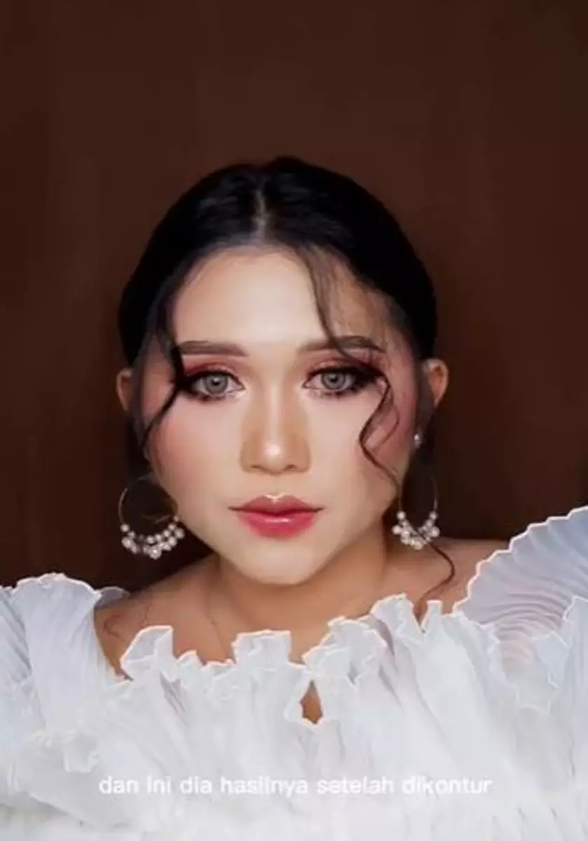 Trik kontur untuk wajah kotak ini bikin penampilan lebih tirus TikTok Trik kontur untuk wajah kotak ini bikin penampilan lebih tirus TikTok