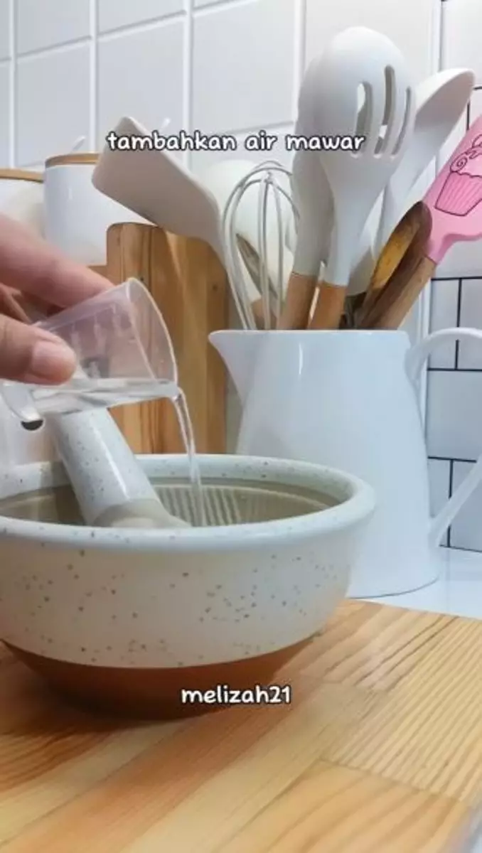 Cuma pakai kemiri dicampur air mawar bikin wajah mulus bebas jerawat Instagram Cuma pakai kemiri dicampur air mawar bikin wajah mulus bebas jerawat Instagram