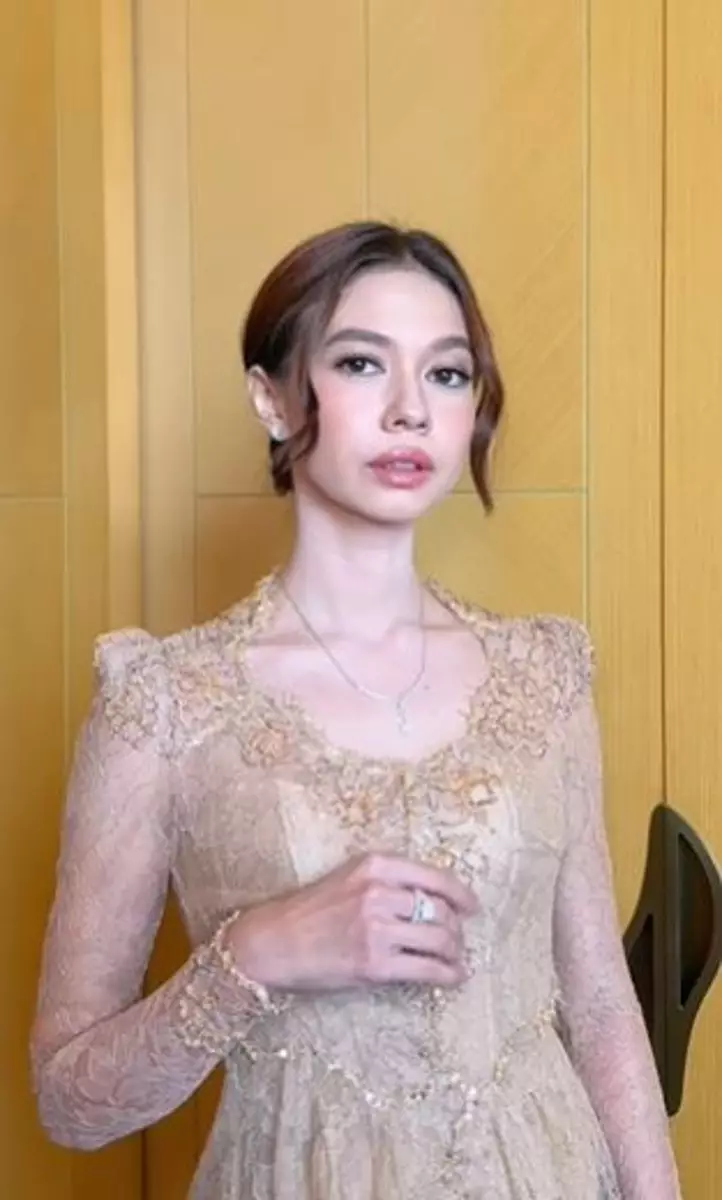 Adu gaya makeup 7 bridesmaid Aaliyah Massaid Berbagai sumber