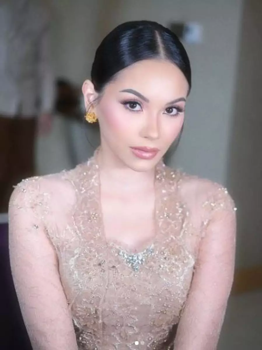 Adu gaya makeup 7 bridesmaid Aaliyah Massaid Berbagai sumber