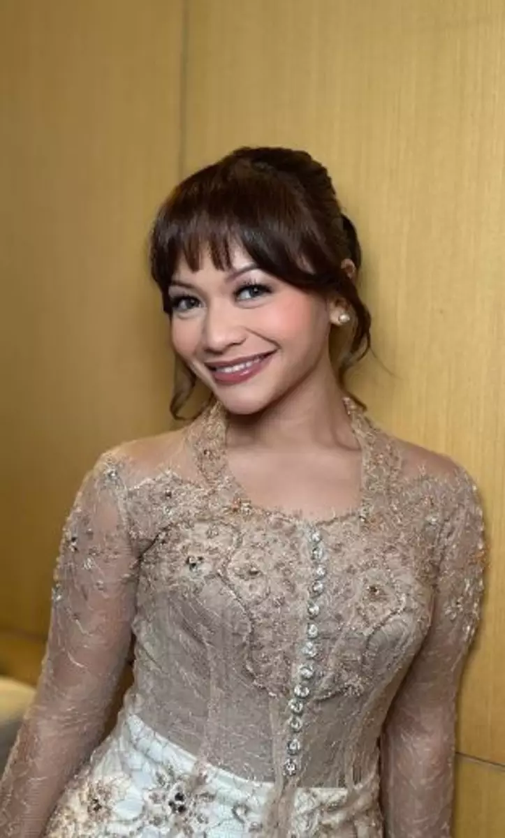 Adu gaya makeup 7 bridesmaid Aaliyah Massaid Berbagai sumber