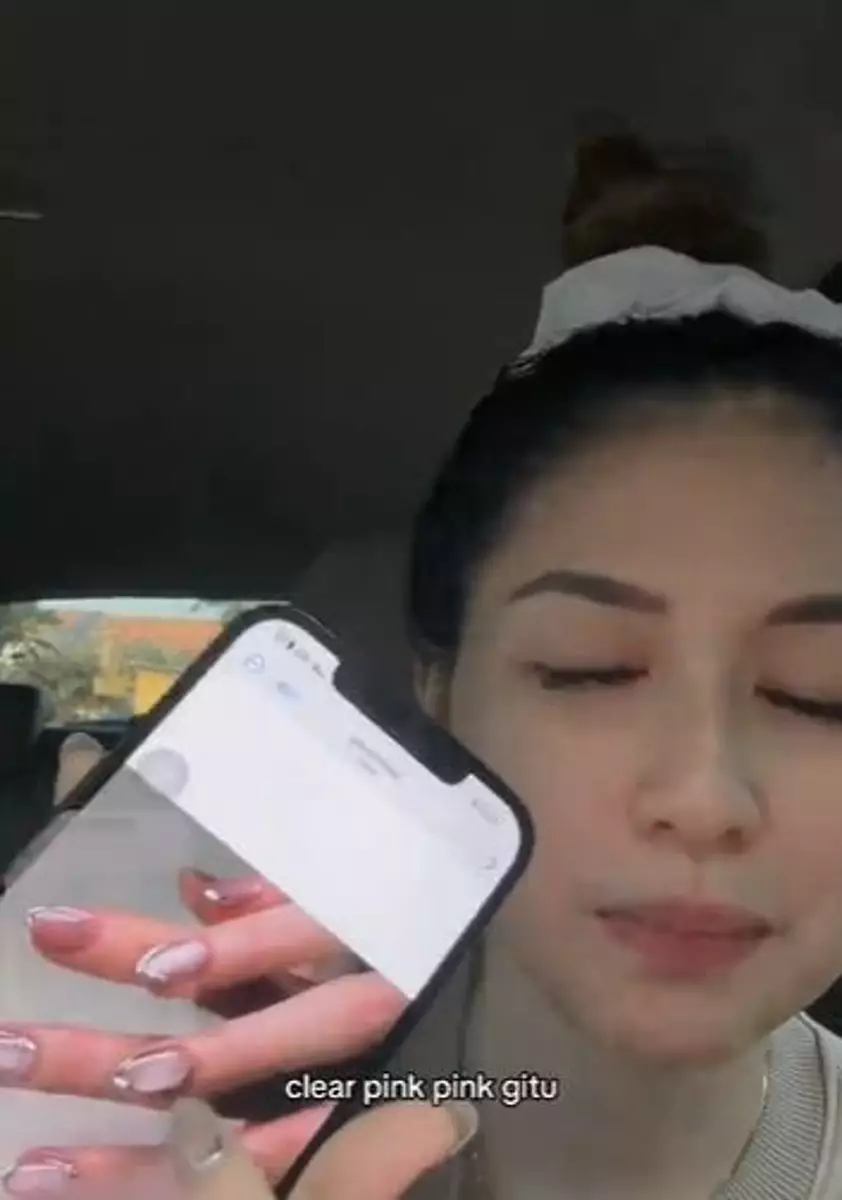 Kisah cewek bayar Rp 500 ribu untuk bikin nail art cat eye gagal TikTok Kisah cewek bayar Rp 500 ribu untuk bikin nail art cat eye gagal TikTok