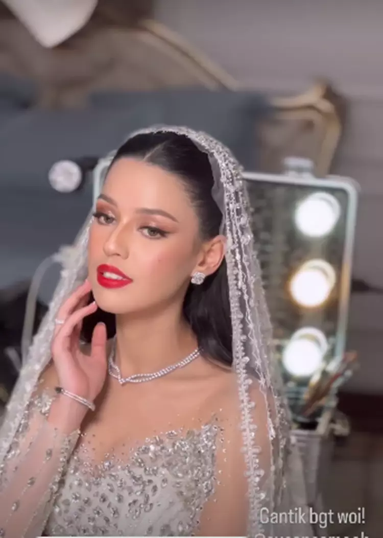 Potret detail makeup glam Susan Sameh  berbagai sumber