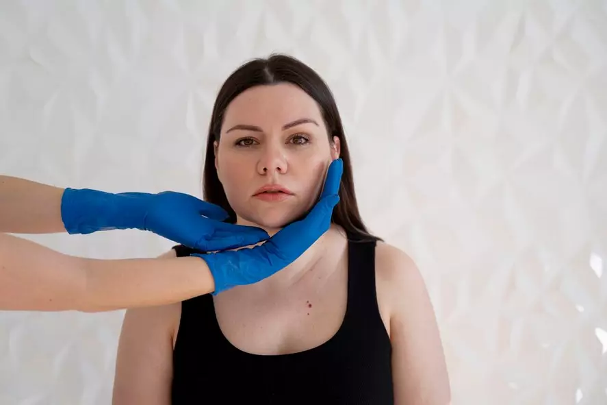 mengenal sedot lemak © 2024 freepik.com