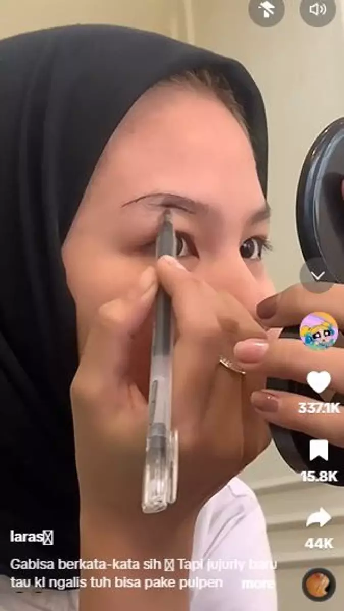 Cewek ngide bikin alis pakai pulpen ini hasilnya tak terduga TikTok