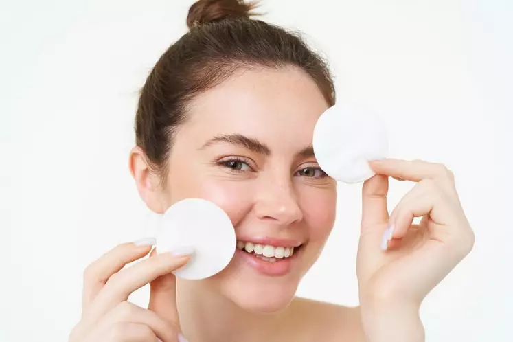 Urutan pakai skincare pagi © 2024 freepik.com Urutan pakai skincare pagi © 2024 freepik.com