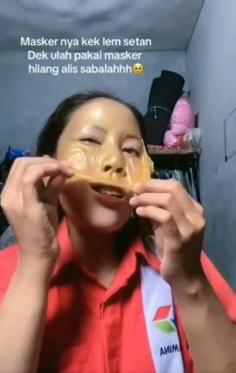 Momen kocak saat cewek lepas masker peel off dari wajahnya X