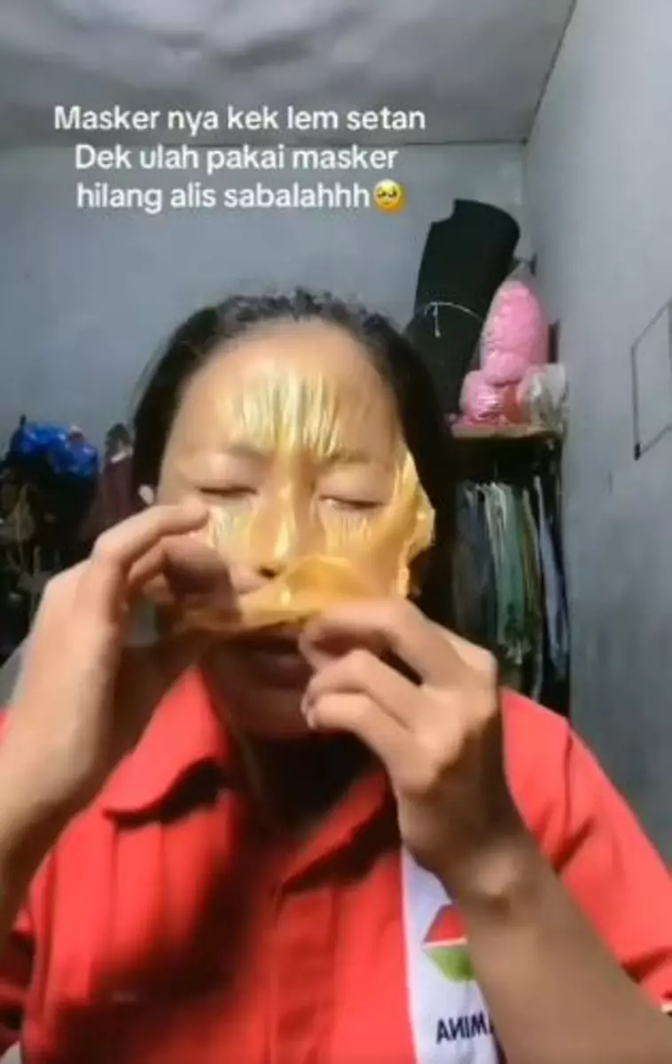 Momen kocak saat cewek lepas masker peel off dari wajahnya X