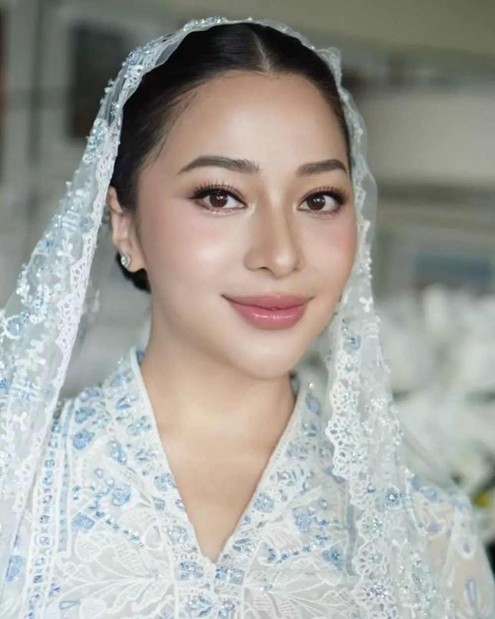 Detail makeup Nikita Willy saat acara tasyakuran kehamilan Berbagai sumber