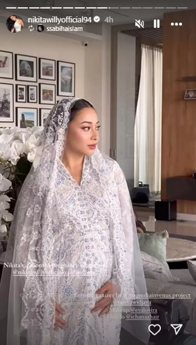 Detail makeup Nikita Willy saat acara tasyakuran kehamilan Berbagai sumber