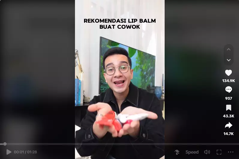 rekomendasi lip balm untuk cowok © 2024 TikTok rekomendasi lip balm untuk cowok © 2024 TikTok