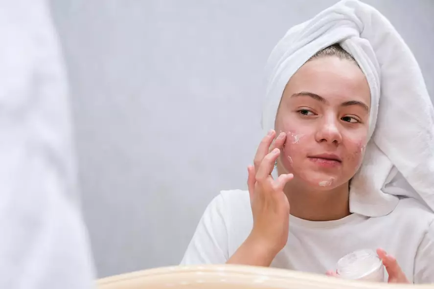 Rekomendasi basic skincare untuk remaja berbagai sumber