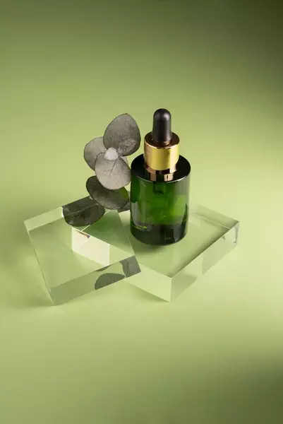 skincare malam dengan retinol © 2024 freepik.com