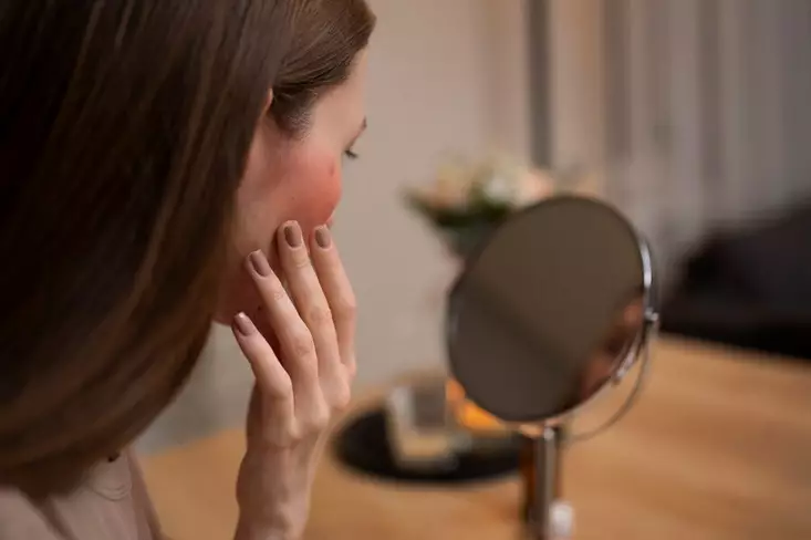 skincare yang cocok untuk kulit sensitif freepik.com skincare yang cocok untuk kulit sensitif freepik.com