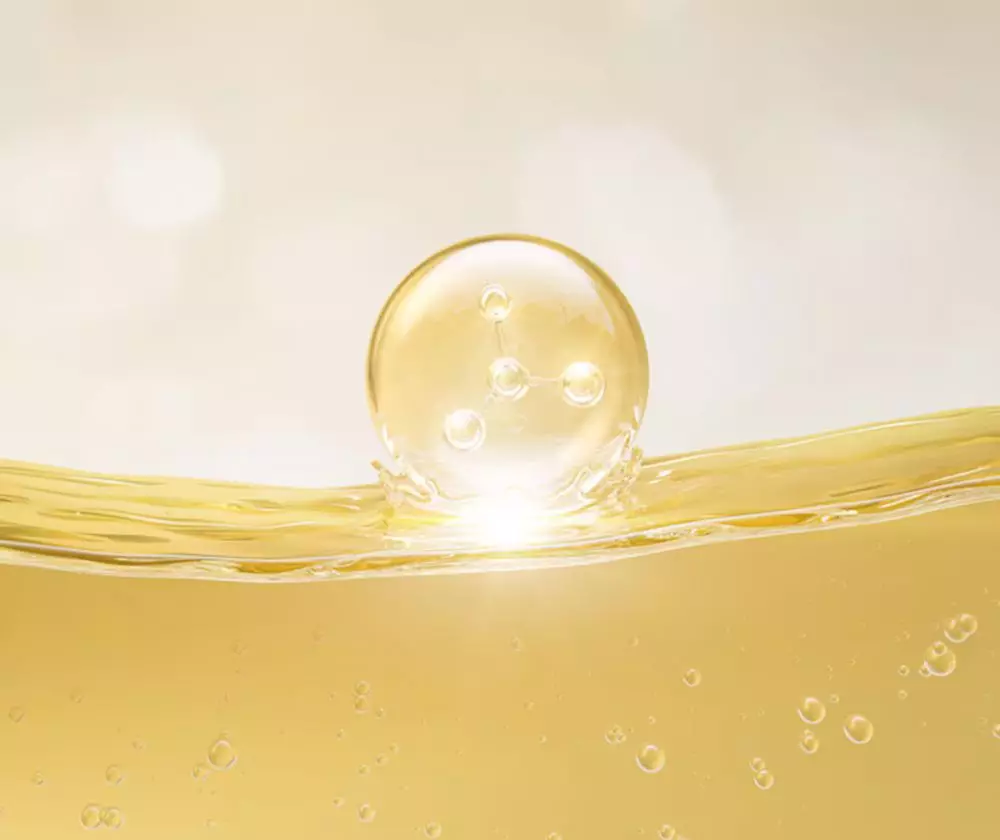 perbedaan retinol skincare dan retinal © 2024 freepik.com