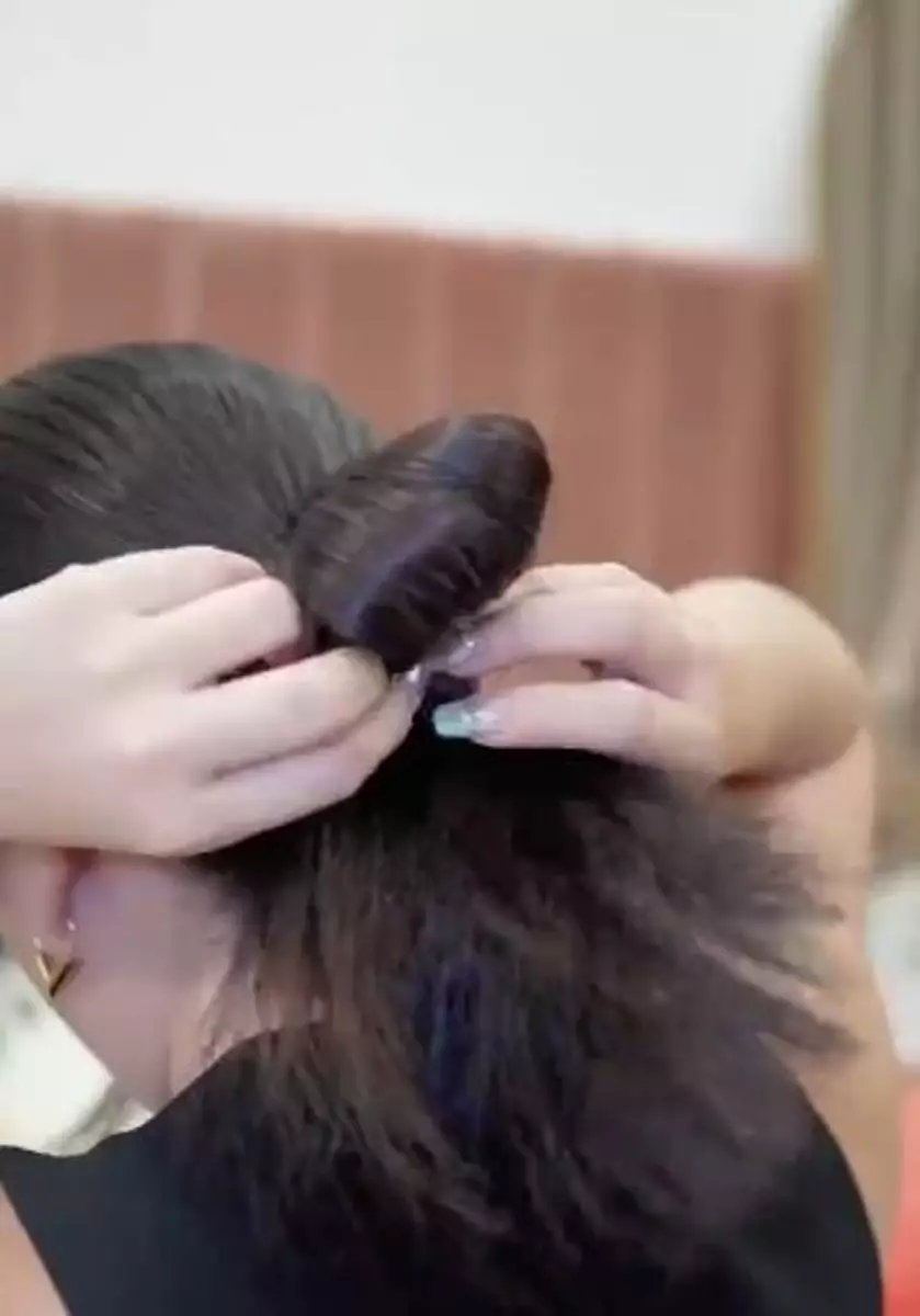 Styling rambut antiribet ala Marsha Aruan Berbagai sumber