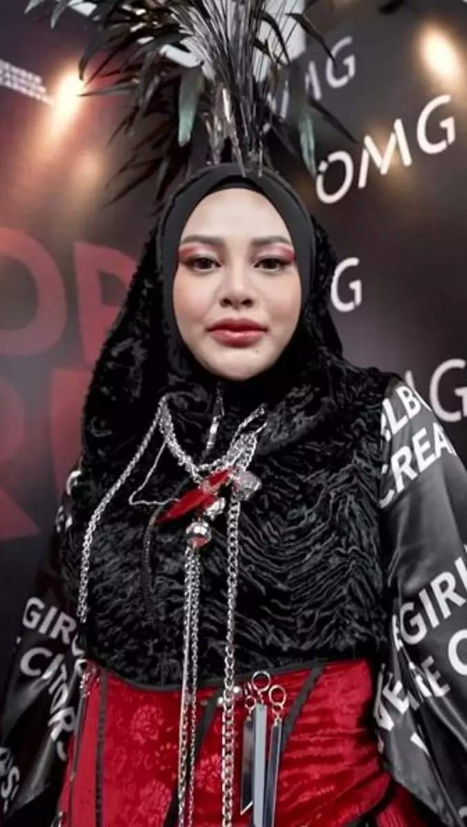 Adu gaya makeup 7 seleb di acara Jember Fashion Week 2024 Berbagai sumber Adu gaya makeup 7 seleb di acara Jember Fashion Week 2024 Berbagai sumber