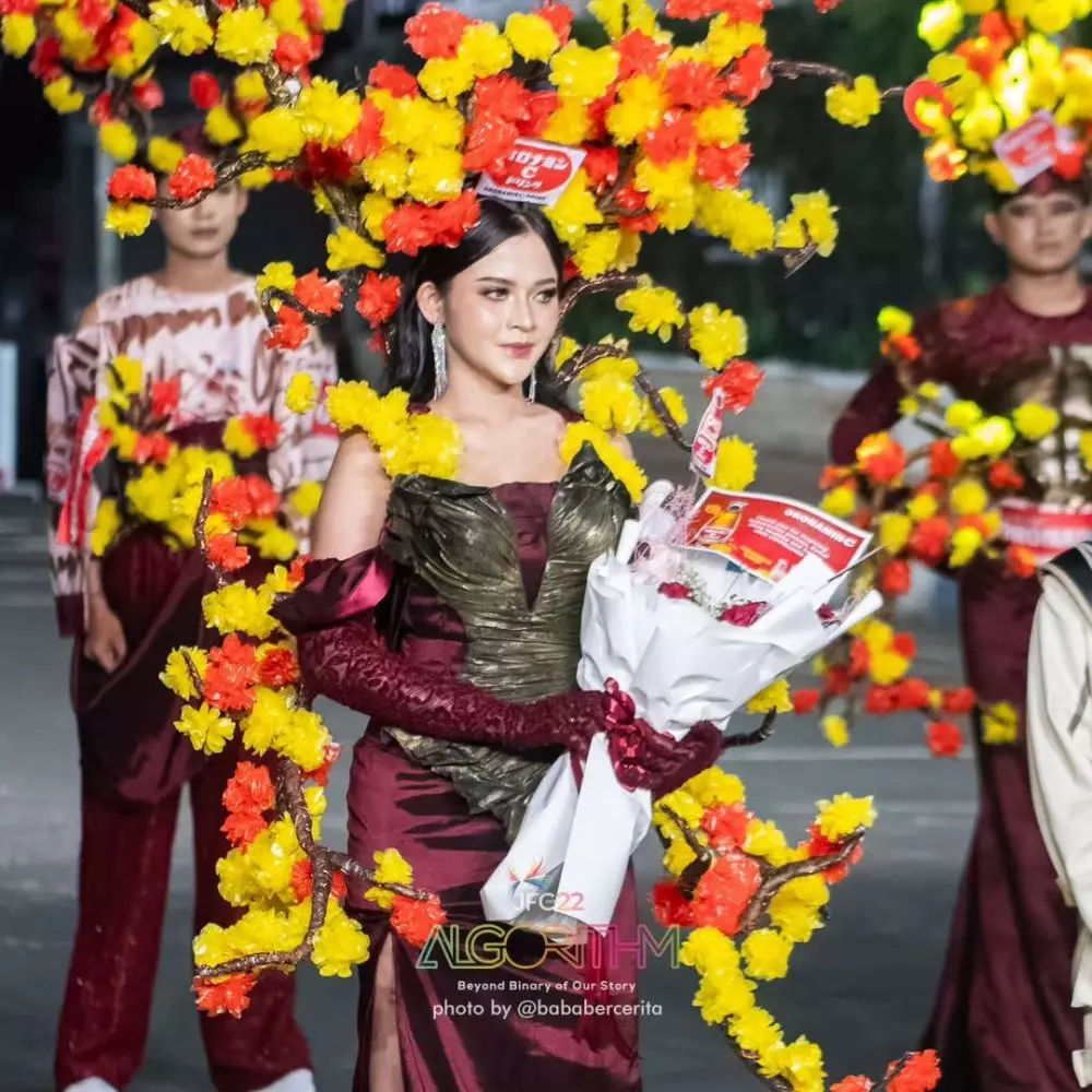 Adu gaya makeup 7 seleb di acara Jember Fashion Week 2024 Berbagai sumber Adu gaya makeup 7 seleb di acara Jember Fashion Week 2024 Berbagai sumber