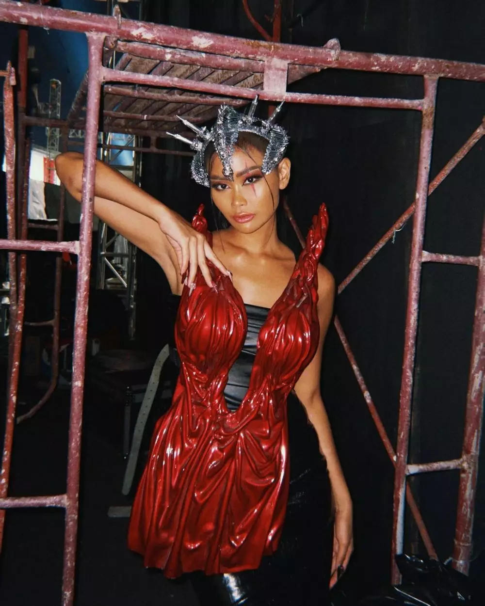 Adu gaya makeup 7 seleb di acara Jember Fashion Week 2024 Berbagai sumber Adu gaya makeup 7 seleb di acara Jember Fashion Week 2024 Berbagai sumber