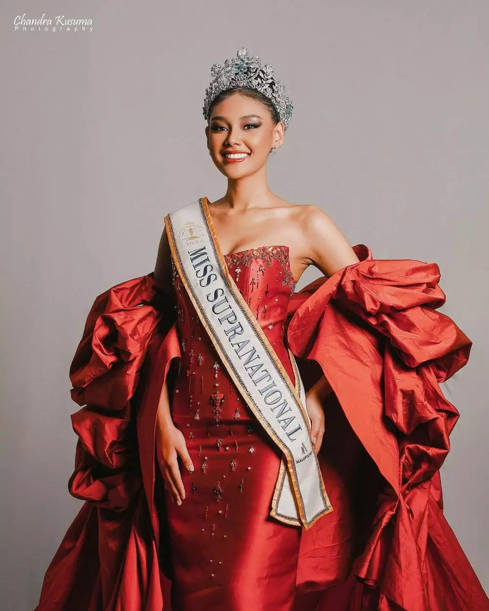 Adu gaya makeup 7 seleb di acara Jember Fashion Week 2024 Berbagai sumber Adu gaya makeup 7 seleb di acara Jember Fashion Week 2024 Berbagai sumber