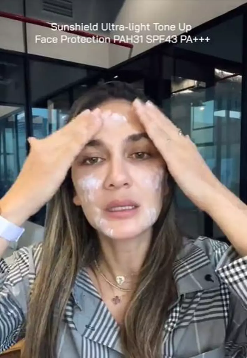 Tutorial makeup Luna Maya yang simpel Berbagai sumber