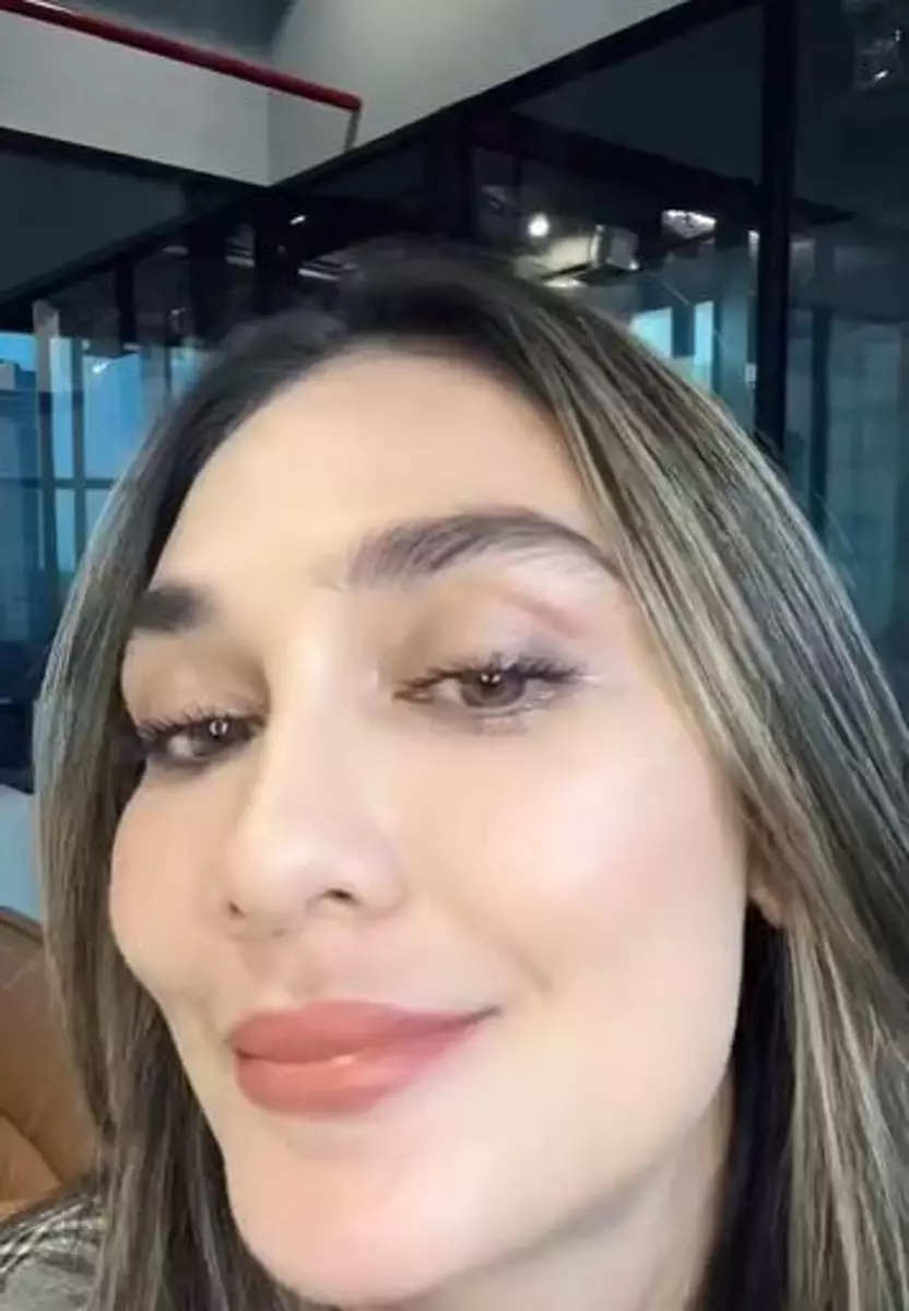 Tutorial makeup Luna Maya yang simpel Berbagai sumber