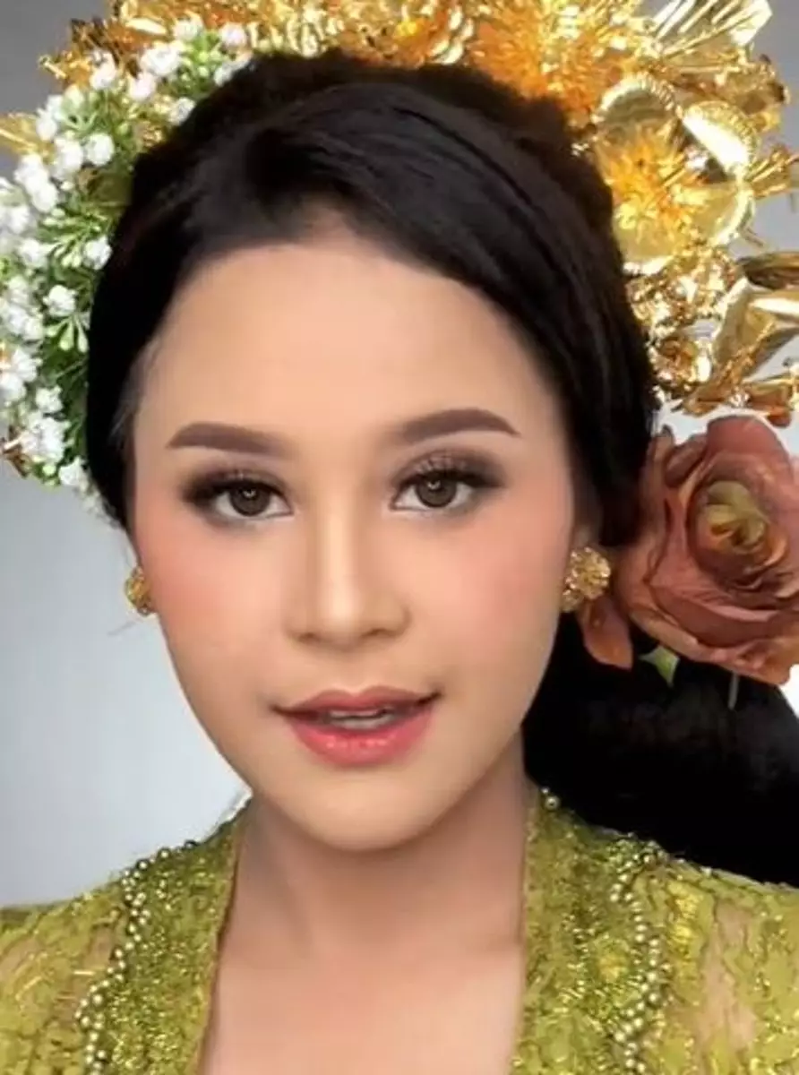 Trik makeup atasi mata sayu cuma perlu 3 langkah TikTok