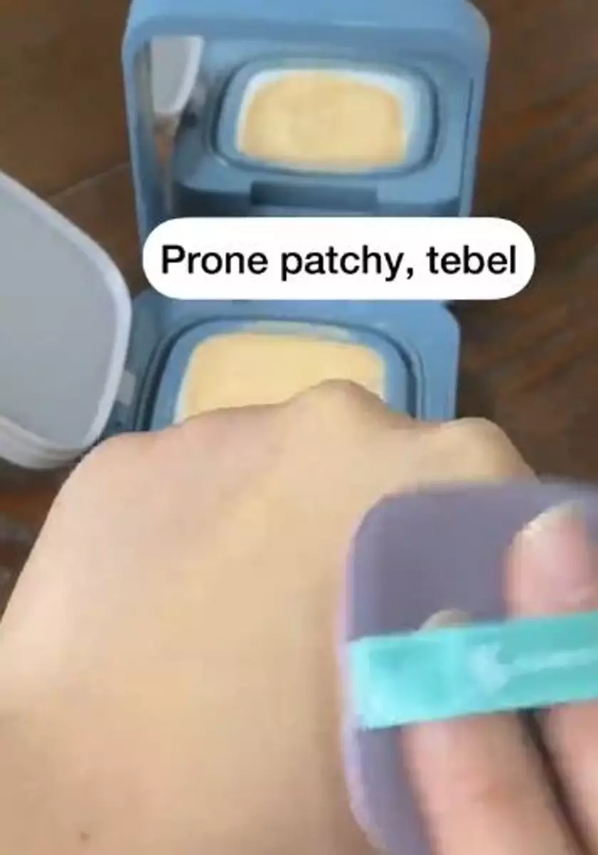 Beda penggunaan beauty blender & puff makeup pada finish riasan Berbagai sumber